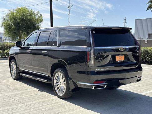 Used 2024 Cadillac Escalade ESV Premium Luxury image 5