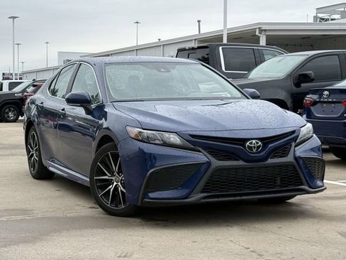 Used 2024 Toyota Camry SE FWD image 2