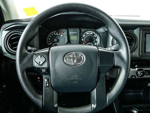 Used 2017 Toyota Tacoma SR image 9