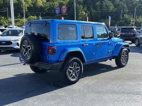 Used 2025 Jeep Wrangler Unlimited Sahara AWD/4WD image 3