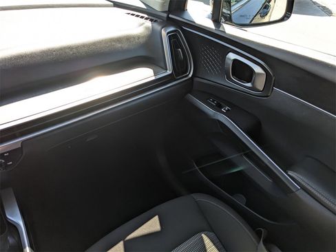Certified 2025 Kia Sorento LX image 18