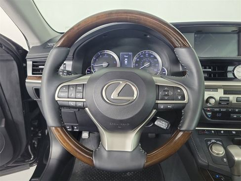 Used 2018 Lexus ES 350 w/ Luxury Package w/Wood Trim image 20