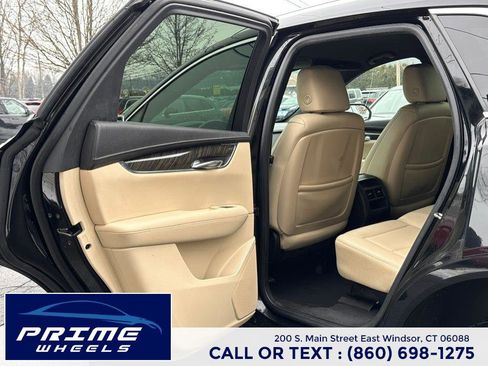 Used 2018 Cadillac XT5 AWD image 12