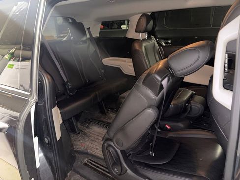 Used 2024 Kia Carnival SX image 6