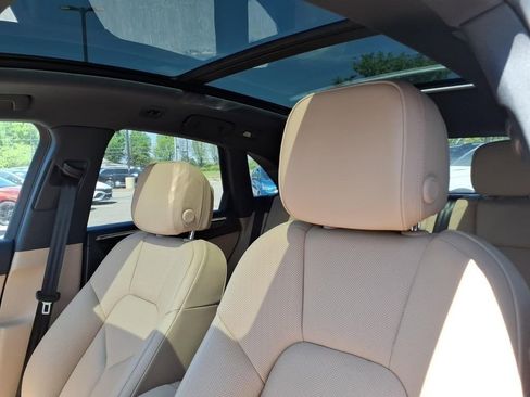Used 2025 Porsche Macan AWD/4WD image 17