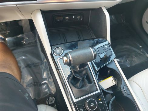 Used 2024 Kia Sportage EX FWD image 24
