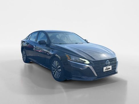 Used 2023 Nissan Altima 2.5 SV FWD image 2