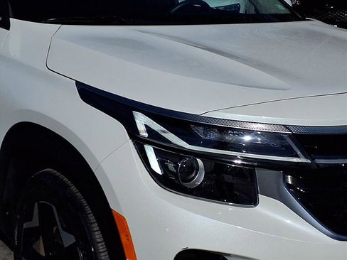 Used 2024 Kia Seltos EX image 30