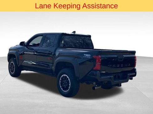 Used 2025 Toyota Tacoma TRD Off-Road AWD/4WD image 5