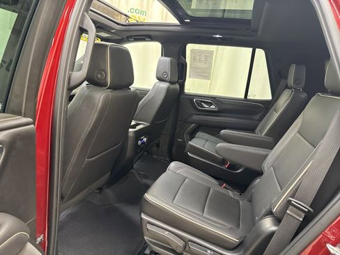 Used 2023 GMC Yukon SLT w/ SLT Premium Package AWD/4WD image 14