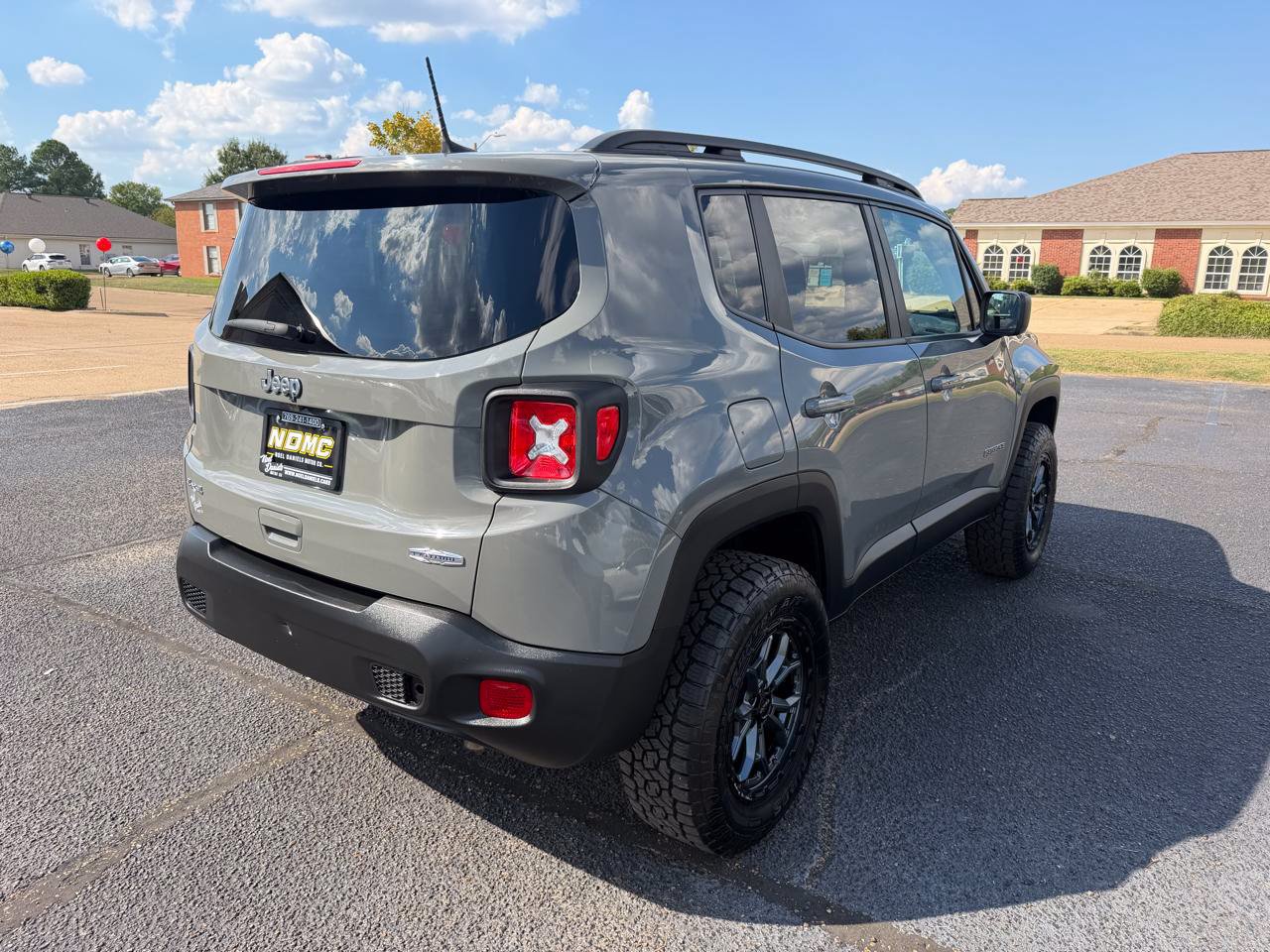 Used 2022 Jeep Renegade Latitude AWD/4WD image 4
