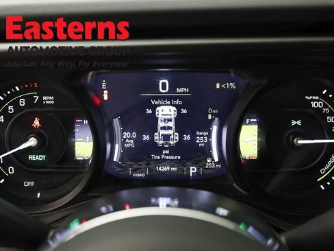 Used 2025 Jeep Wrangler Unlimited Sahara AWD/4WD image 18