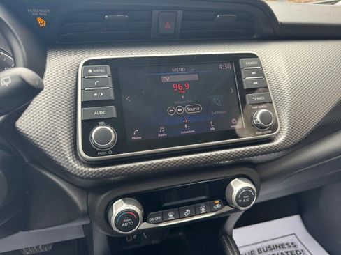 Used 2018 Nissan Kicks SV FWD image 12
