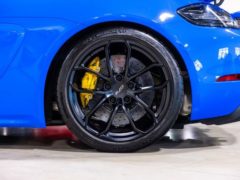 Used 2022 Porsche 718 Cayman GT4 RWD image 18
