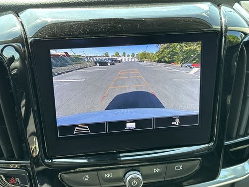 Used 2021 Chevrolet Traverse LT FWD image 28