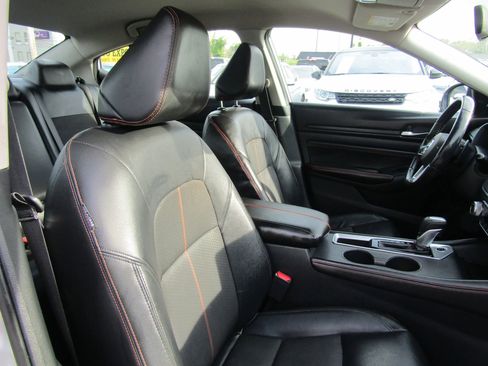 Used 2019 Nissan Altima 2.5 SR FWD image 12