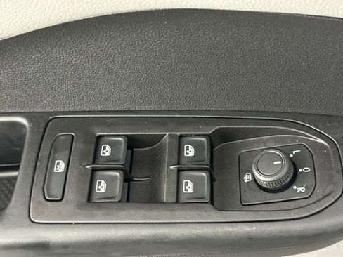 Used 2022 Volkswagen Taos SE image 20