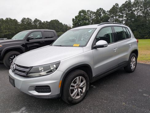 Used 2015 Volkswagen Tiguan S FWD image 2