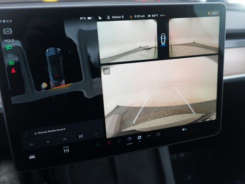 Used 2024 Tesla Model Y Long Range image 25