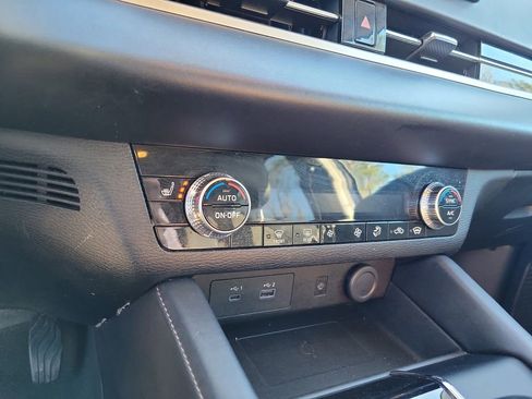 Used 2024 Mitsubishi Outlander SE image 24