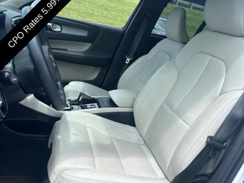Used 2024 Volvo XC40 B5 Plus w/ Protection Package Premier AWD/4WD image 4
