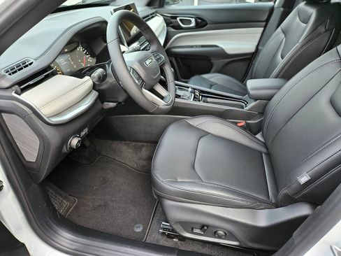 New 2026 Jeep Compass Limited image 18