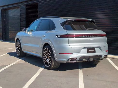 Certified 2026 Porsche Cayenne AWD/4WD image 3