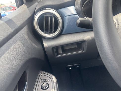Used 2025 Nissan Versa SV FWD image 32