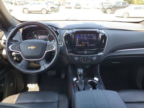 Used 2022 Chevrolet Traverse LT w/ LT Premium Package FWD image 32