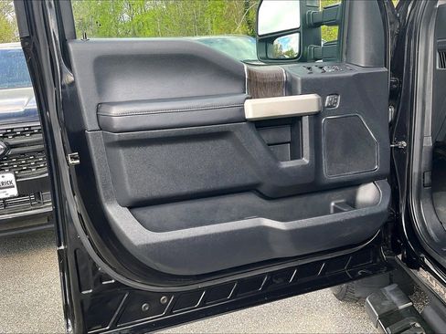 Used 2020 Ford F350 Lariat image 22