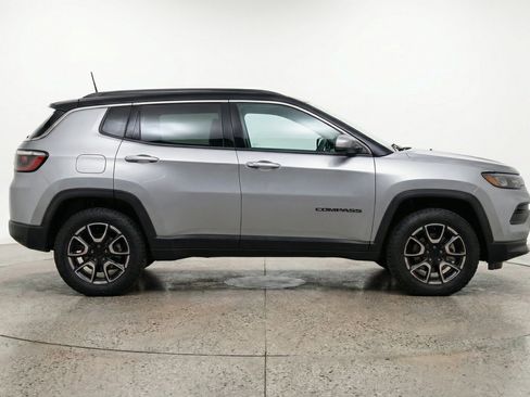 Used 2025 Jeep Compass Trailhawk AWD/4WD image 11