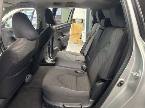 Used 2024 Toyota Highlander LE FWD image 26