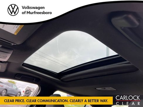 Used 2022 Toyota Corolla SE w/ SE Premium Package image 28