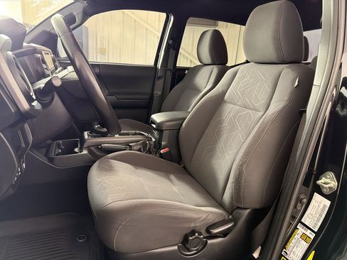 Used 2017 Toyota Tacoma TRD Off-Road image 5