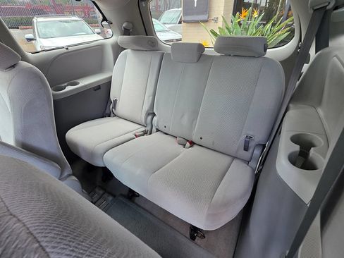 Used 2012 Toyota Sienna LE w/ Preferred Pkg FWD image 24