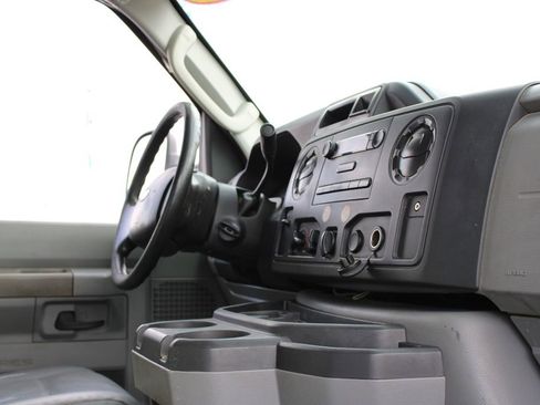 Used 2015 Ford E-350 and Econoline 350 Super Duty image 22