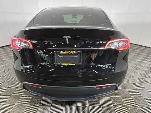 Used 2024 Tesla Model Y Long Range AWD/4WD image 3
