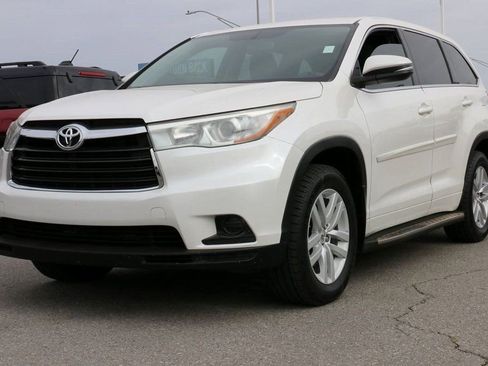 Used 2015 Toyota Highlander LE image 1