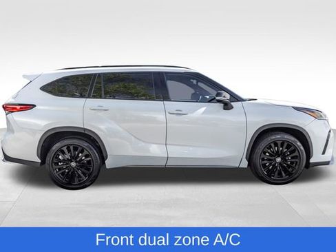 Used 2023 Toyota Highlander XSE AWD/4WD image 3