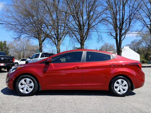 Used 2016 Hyundai Elantra SE image 1