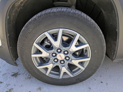 Used 2023 GMC Acadia SLT image 11