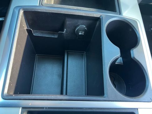 Used 2015 RAM 1500 Outdoorsman w/ Pittsburgh Penguins Edition image 20