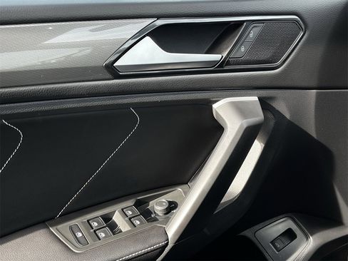 Used 2024 Volkswagen Tiguan SE image 21