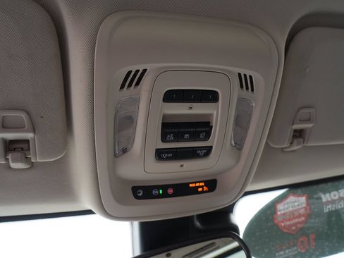 Used 2022 Buick Envision Essence w/ Technology Package I AWD/4WD image 32