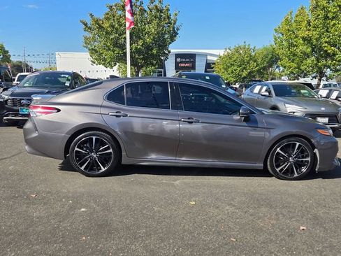 Used 2018 Toyota Camry XSE w/ Driver Assist Package FWD image 3