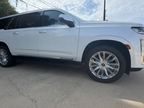 Used 2023 Cadillac Escalade ESV Premium Luxury AWD/4WD image 4
