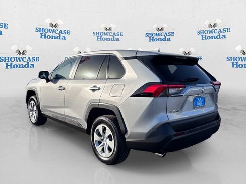 Used 2022 Toyota RAV4 LE FWD image 5