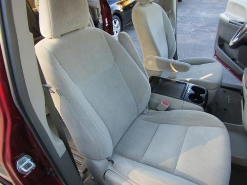 Used 2017 Toyota Sienna LE image 43