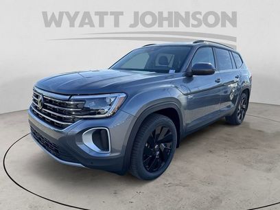 Used 2024 Volkswagen Atlas SE w/ Black Wheel Package