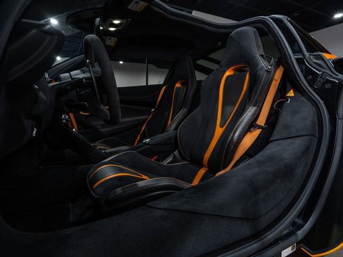 Used 2018 McLaren 720S Performance image 21